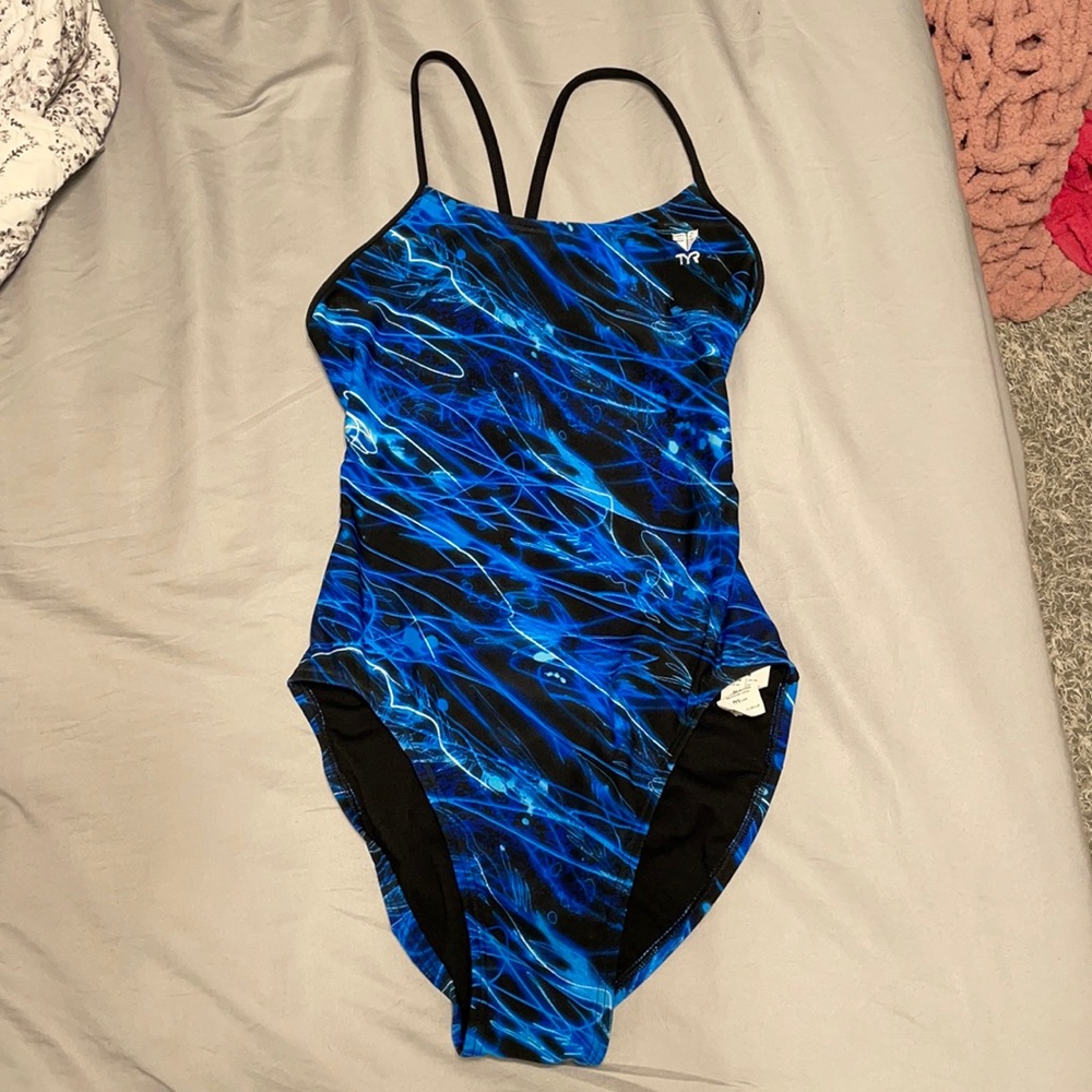 LIGHTLY WORN TYR competitive swimsuit SIZE 34!